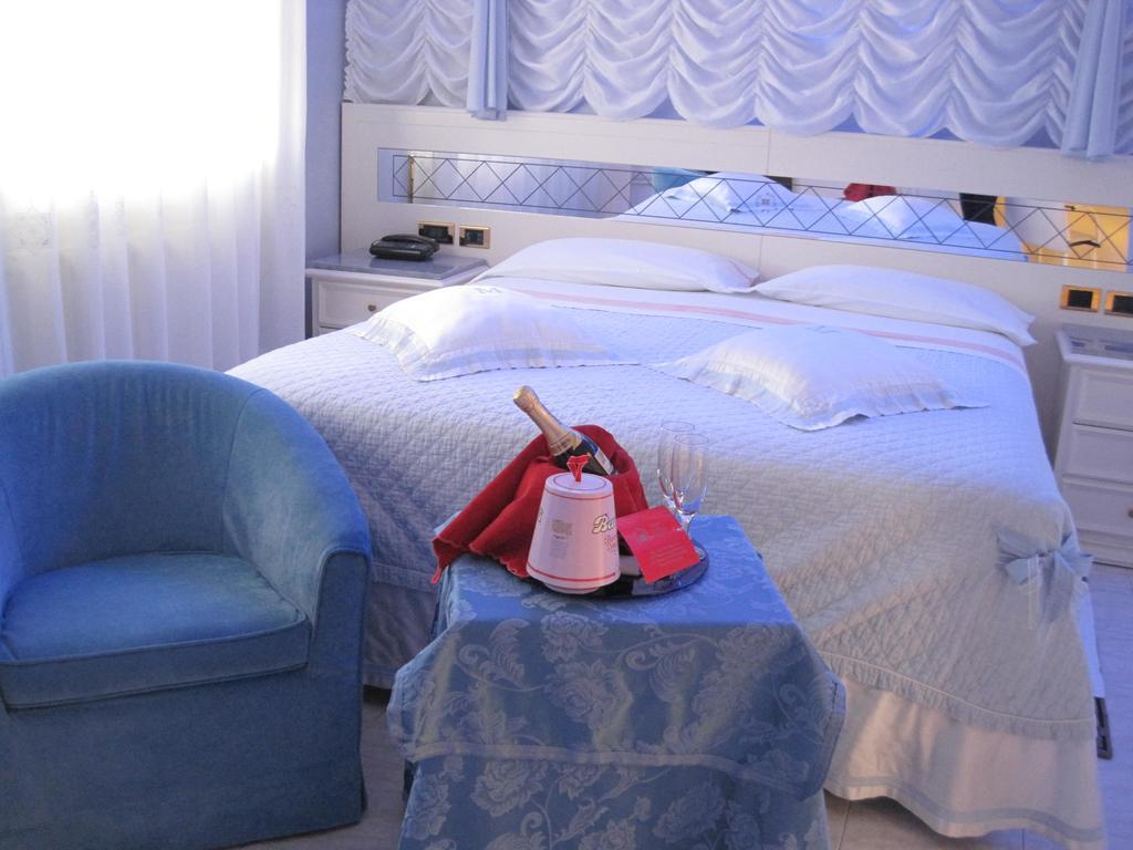 Hotel Matilde มารีนา ดิ มาซซา ภายนอก รูปภาพ