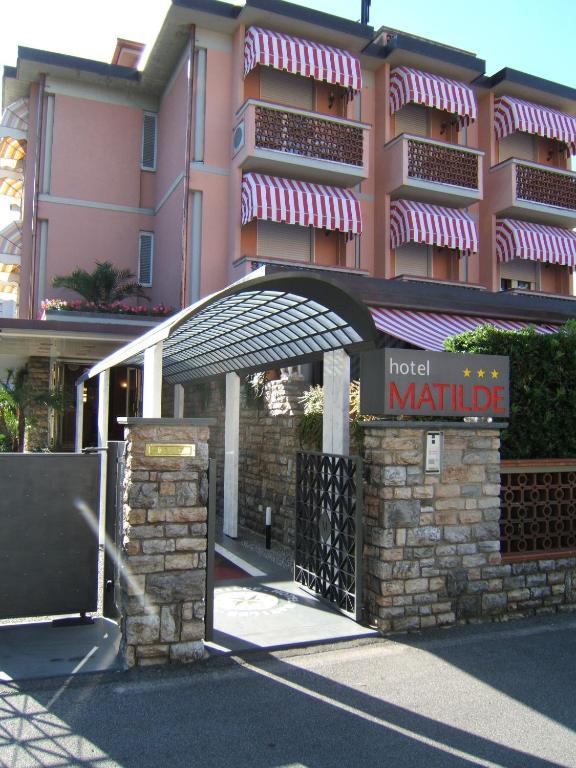 Hotel Matilde มารีนา ดิ มาซซา ภายนอก รูปภาพ