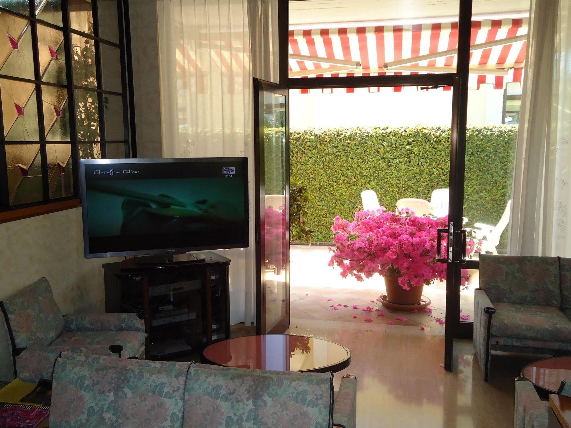 Hotel Matilde มารีนา ดิ มาซซา ภายนอก รูปภาพ
