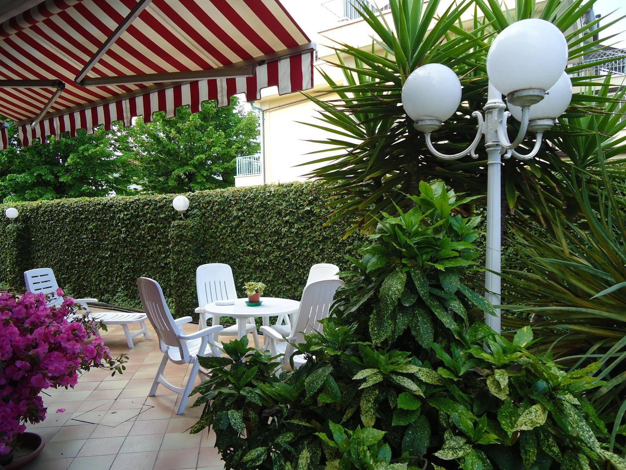 Hotel Matilde มารีนา ดิ มาซซา ภายนอก รูปภาพ